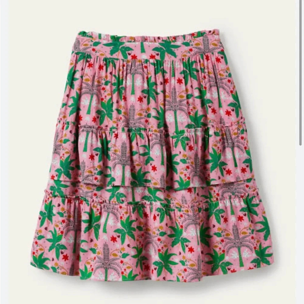 Multi Tiered Crepe Skirt - Posy
Pink, Oriental Palm - Picture 3 of 10